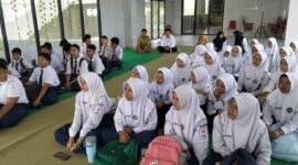 Siswa-siswi MTs Negeri Bangkalan antusias mengikuti kegiatan penguatan literasi. (NUR FITRIYA / KLIKMADURA)