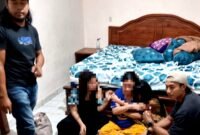 Komplotan pencuri emas antarpulau saat diamankan Satreskrim Polres Pamekasan. (ISTIMEWA)