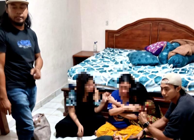 Komplotan pencuri emas antarpulau saat diamankan Satreskrim Polres Pamekasan. (ISTIMEWA)
