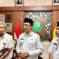 Bupati Pamekasan Kholilurrahman saat berada di peringgitan Mandhapa Agung Ronggosukowati (IQBAL KHAVEY MZ/KLIK MADURA).