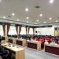 Sejumlah aktivis DPC GMNI Pamekasan saat audiensi terkait kepesertaan BPJS yang dinonaktifkan. (MOH. IQBALUL KHAVEI MZ / KLIKMADURA)