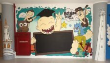 Mural karya mahasiswa Ilmu Komunikasi UTM menjadi simbol kreativitas generasi muda di tengah perkembangan teknologi AI (ISTIMEWA).