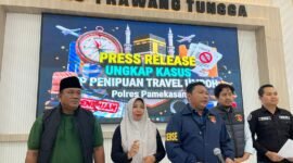 Satreskrim Polres Pamekasan gelar Press Release ungkap kasus penipuan travel umrah. (MOH. IQBALUL KHAVEI MZ / KLIKMADURA)