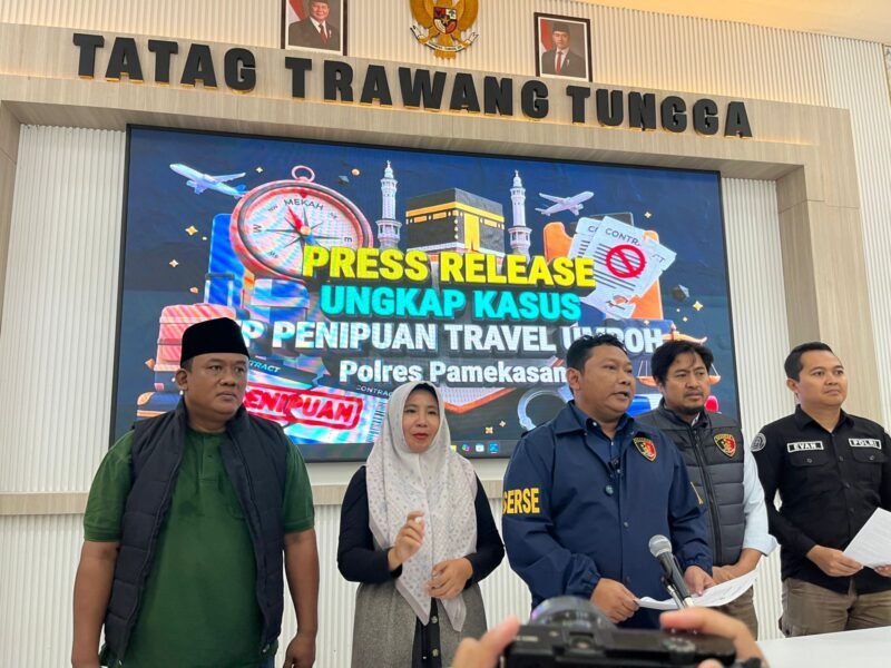 Satreskrim Polres Pamekasan gelar Press Release ungkap kasus penipuan travel umrah. (MOH. IQBALUL KHAVEI MZ / KLIKMADURA)