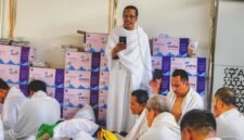 KH. Makmun saat memberikan khutbatul wukuf kepada para jemaah. (DOK. KLIKMADURA)