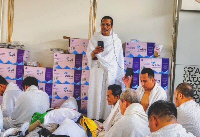 KH. Makmun saat memberikan khutbatul wukuf kepada para jemaah. (DOK. KLIKMADURA)