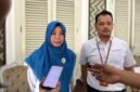Kepala BPJS Kesehatan Cabang Pamekasan, Galih Anjung Sari saat diwawancara sejumlah media di pendopo ronggosukowati Pamekasan. (MOHAMMAD IQBALUL KHAVEI MZ / KLIKMADURA)