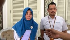Kepala BPJS Kesehatan Cabang Pamekasan, Galih Anjung Sari saat diwawancara sejumlah media di pendopo ronggosukowati Pamekasan. (MOHAMMAD IQBALUL KHAVEI MZ / KLIKMADURA)