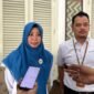 Kepala BPJS Kesehatan Cabang Pamekasan, Galih Anjung Sari saat diwawancara sejumlah media di pendopo ronggosukowati Pamekasan. (MOHAMMAD IQBALUL KHAVEI MZ / KLIKMADURA)