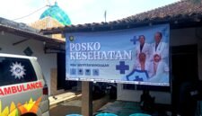 Sejumlah tenaga medis beraktivitas di Posko Kesehatan RSIA Aisyiyah Bangkalan. (NUR FITRIA / KLIKMADURA)