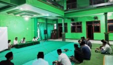 Suasana kegiatan Ngopi antarlembaga serumpun di Lantai 2 Kantor PCNU Sumenep. (ISTIMEWA)