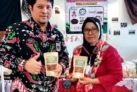 Owner YYBakery, Handriyani saat menghadiri salah satu kegiatan. (NUR FITRIA / KLIKMADURA)