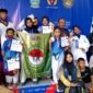 Puluhan atlet taekwondo Kodim Bangkalan foto bersama usai mendapatkan medali. (ISTIMEWA)