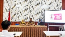 Kepala SMKN 1 Pamekasan Rustam Efendy menyampaikan sambutan di giat BTS (LAILIYATUN NURIYAH/KLIK MADURA).