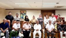 Pengurus GPI foto bersama pimpinan perguruan tinggi usai rapat koordinasi di Kantor Gubernur Jatim. (ISTIMEWA)