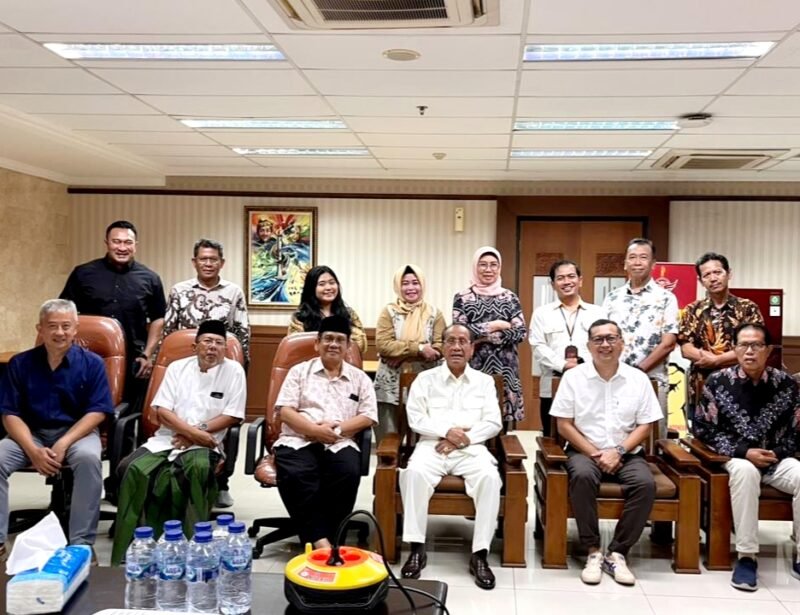 Pengurus GPI foto bersama pimpinan perguruan tinggi usai rapat koordinasi di Kantor Gubernur Jatim. (ISTIMEWA)