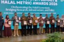 Para penerima platinum awards foto bersama usai penyerahan penghargaan. (ISTIMEWA)