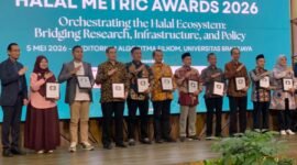 Para penerima platinum awards foto bersama usai penyerahan penghargaan. (ISTIMEWA)