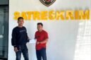 Dua Aktivis dari Forum Mahasiswa dan Masyarakat Revolusi (FORMAASI) dan Tim Pencari Fakta Nusantara menunjukkan berkas laporan di Polres Pamekasan, Jumat (8/5/2026).