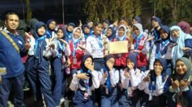 Tim PMR PMI Unit MTsN Bangkalan foto bersama usai borong prestasi. (ISTIMEWA)
