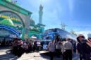Jamaah haji Kabupaten Pamekasan sudah berada di dalam bus menuju Asrama Haji Surabaya (LAILIYATUN NURIYAH/KLIK MADURA).
