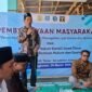 Tim PSBH Universitas Trunojoyo Madura (UTM) saat menyampaikan materi tentang hukum di Desa Gili Timur, Kecamatan Kamal, Bangkalan. (NUR FITRIA / KLIKMADURA)