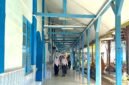 Sejumlah murid SMPN 1 Pamekasan menuju ruang kelas masing-masing beberapa waktu lalu. (LAILIYATUN NURIYAH/KLIK MADURA).
