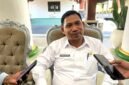 Pelaksana Tugas (Plt) Kepala DKPP Pamekasan, Almara Sugandi saat diwawancara sejumlah awak media. (MOH. IQBALUL KUAVEI MZ / KLIKMADURA)