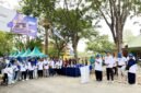 Rektor Universitas Madura (Unira) Dr. Drs. Ec. Ghazali, MM didampingi Wakil Rektor I, Wakil Rektor II dan Wakil Rektor III membuka kegiatan jalan sehat dan festival rujak corek dalam rangka Dies Natalis ke-48 Unira (LAILIYATUN NURIYAH/KLIK MADURA).