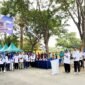 Rektor Universitas Madura (Unira) Dr. Drs. Ec. Ghazali, MM didampingi Wakil Rektor I, Wakil Rektor II dan Wakil Rektor III membuka kegiatan jalan sehat dan festival rujak corek dalam rangka Dies Natalis ke-48 Unira (LAILIYATUN NURIYAH/KLIK MADURA).