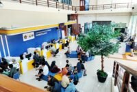 Sejumlah warga mendapat pelayanan di Kantor Pelayanan Pajak (KPP) Pratama Pamekasan. (DOK. KLIKMADURA)