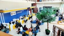 Sejumlah warga mendapat pelayanan di Kantor Pelayanan Pajak (KPP) Pratama Pamekasan. (DOK. KLIKMADURA)