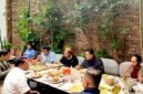 Momen Fauzi AS makan bersama Tokoh Madura, Prof. Achsanul Qosasi, H. Khairul Umam (H.Her), Dirut PT Garam dan tamu penting lainnya. (DOK. KLIKMADURA)
