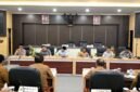 Pansus OPD DPRD Pamekasan, Mohammad Saedy Romli memimpin rapat bersama sejumlah OPD yang terkena merger. (LAILIYATUN NURIYAH / KLIKMADURA)