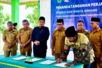 Ketua Paguyuban Mataram, Muzakki Saat Menandatangani Perjanjian Kerja Sama (PKS) dengan Pemerintah Kabupaten Pamekasan, Senin (8/6/2026).