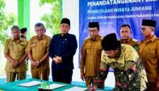 Ketua Paguyuban Mataram, Muzakki Saat Menandatangani Perjanjian Kerja Sama (PKS) dengan Pemerintah Kabupaten Pamekasan, Senin (8/6/2026).