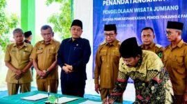 Ketua Paguyuban Mataram, Muzakki Saat Menandatangani Perjanjian Kerja Sama (PKS) dengan Pemerintah Kabupaten Pamekasan, Senin (8/6/2026).