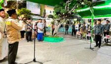 Sekda Kabupaten Pamekasan Taufikurrahman menyambut kepulangan jamaah haji Kabupaten Pamekasan (LAILIYATUN NURIYAH/KLIK MADURA).  