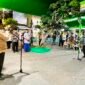 Sekda Kabupaten Pamekasan Taufikurrahman menyambut kepulangan jamaah haji Kabupaten Pamekasan (LAILIYATUN NURIYAH/KLIK MADURA).  