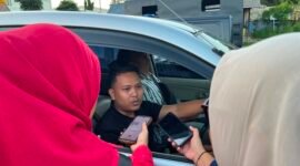 Penasihat hukum Arofatin Nisa', Setyawan diwawancara sejumlah awak media usai pemeriksaan di Satreskrim Polres Pamekasan (LAILIYATUN NURIYAH/KLIK MADURA).