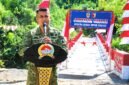 Komandan Kodim 0826/Pamekasan Letkol Kav Agus Wibowo Hendratmoko saat meresmikan Jembatan Garuda. (KLIKMADURA)