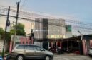 Suasana halaman tempat kebugaran tubuh Master Gym di Jalan Raya Nyalaran Jelbutan No. 178, Ombul, Lawangan Daya, Kecamatan Pademawu. (DOK. KLIKMADURA)