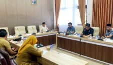 Suasana ruang rapat Komisi IV DPRD Pamekasan saat meminta keterangan dari Kabag Kesra Setkab Pamekasan terkait pengadaan hewan kurban. (ISTIMEWA)