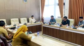 Suasana ruang rapat Komisi IV DPRD Pamekasan saat meminta keterangan dari Kabag Kesra Setkab Pamekasan terkait pengadaan hewan kurban. (ISTIMEWA)