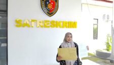 Ahli waris atas nama Siti Nurul Aini Siska usai mengadukan dugaan penyerobotan tanah ke Satreskrim Polre Pamekasa. (LAILIYATUN NURIYAH / KLIKMADURA)