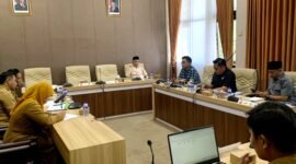 Suasana ruang rapat Komisi IV DPRD Pamekasan saat rapat bersama Bagian Kesra Setkab Pamekasan. (ISTIMEWA)