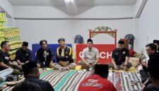 Puluhan Pendekar PSHT dibawah kepemimpinan Muhammad Taufiq mendatangi Kantor Ikatan Pencak Silat Indonesia (IPSI) Kabupaten Pamekasan, Jumat (5/6/2026) malam. (KLIKMADURA)