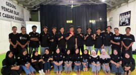 Anggota UKM PSHT Komisariat UTM foto bersama usai mengikuti pelatihan. (KLIKMADURA)