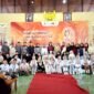 Peserta V-Fest foto bersama usai kegiatan di Pendopo Ronggosukowati, Pamekasan. (DOK. KLIKMADURA)
