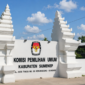 Ilustrasi papan nama Kantor KPU Sumenep. Foto ini buatan AI. (KLIKMADURA)